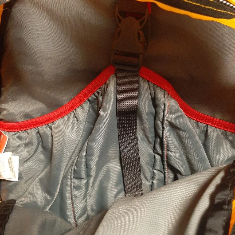The Northface TNF Yavapai Backpack Yellow Black No Reservoir Pikes Peak Logo